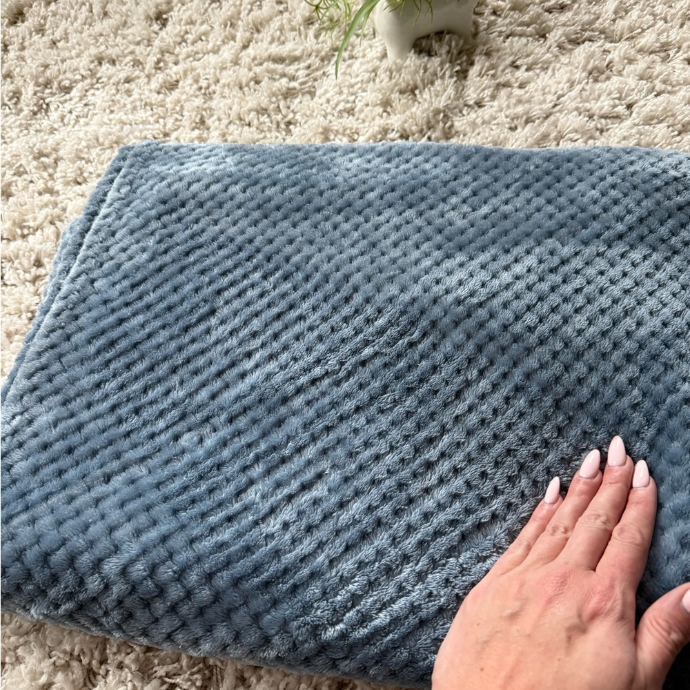 Soft blue super soft warm and cozy big blanket, throw